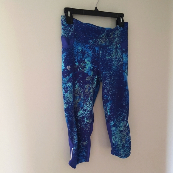 Athleta Pants - Athleta blue patterned Capri workout pants with pockets, size women's small
